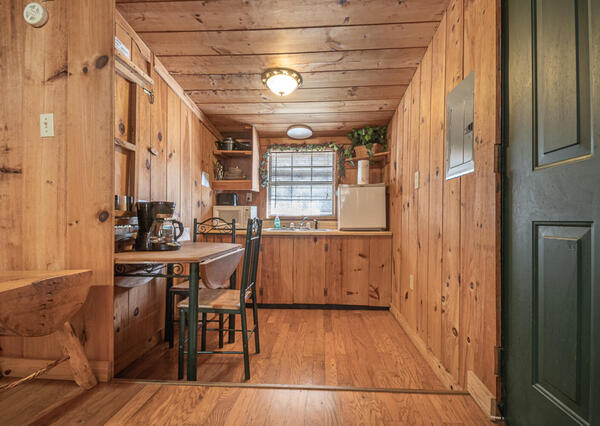 Cabin 6 (2Q) Photo 3