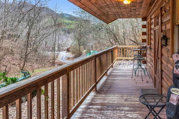 Cabin 8 (1K) Photo 4