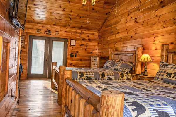 J - Deluxe Room - Riverfront Lodge (2Q) Photo 2